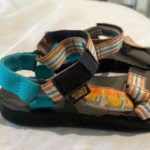 Texas size 6. Worn maybe once. Too many shoes